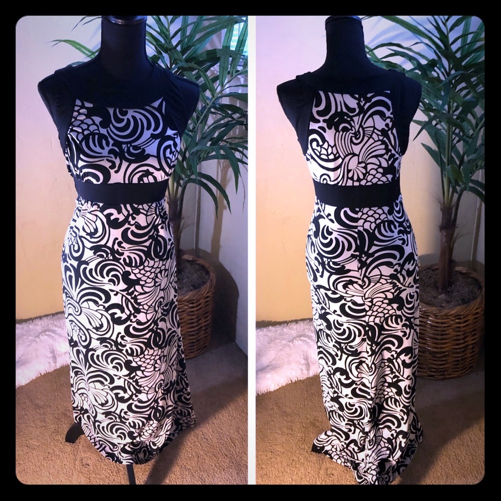 ❤️Black and white Maxi dress❤️